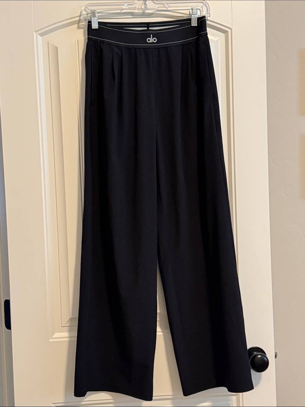 ALO Yoga Black Suit Up Trouser - size small